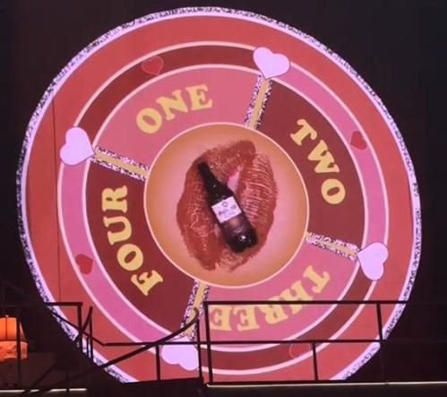 sabrina carpenter tour scene